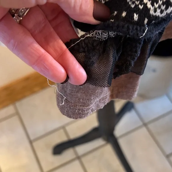 Gimmicks by BKE Black and White Patterned Cardigan with Black Lace Accents - Picture 14 of 14